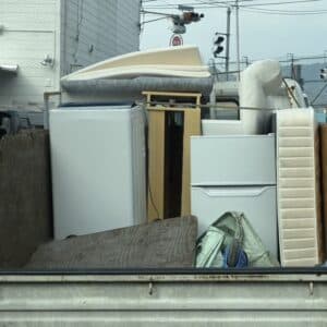 広島市安佐南区で2トントラック分の回収作業