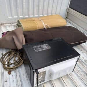 春日市で引越しの際に電子レンジとテーブル処分