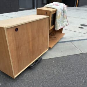 神戸市で不用品回収（テレビ台・棚）致しました