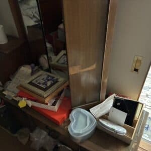 神戸市で不用品（化粧台・生活雑貨・金庫など）回収致しました
