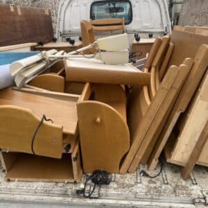 熊本市で子供が巣立ち不要となった学習机処分